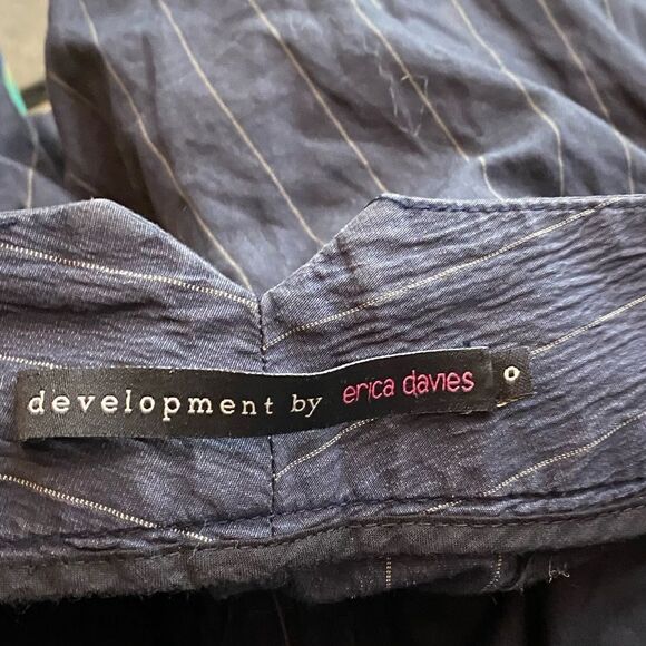 Development by Erica Davies Shorts - Picture 7 of 9